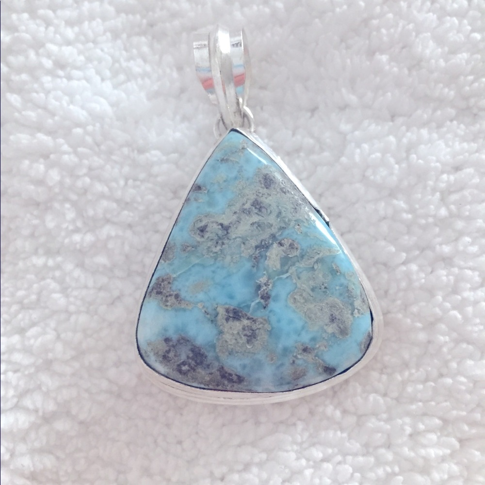 Beautiful Caribbean Larimar pendant.925 SS